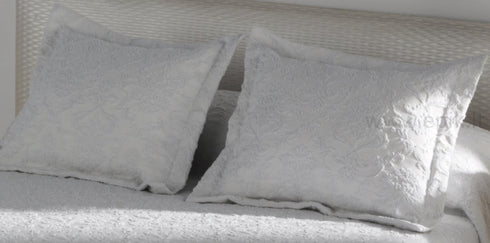 Veliūriniais ornamentais dekoruota lovatiesė "Magia White"